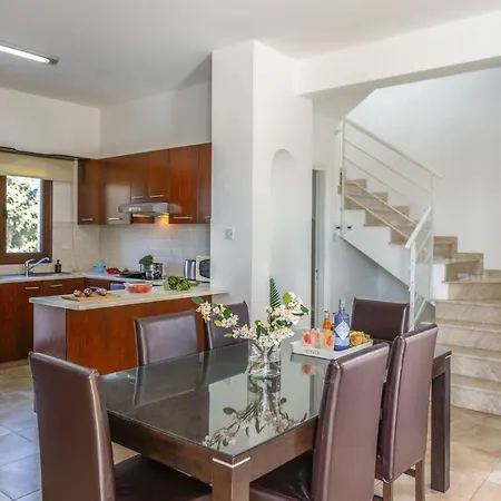 Helena Villa Coral Bay