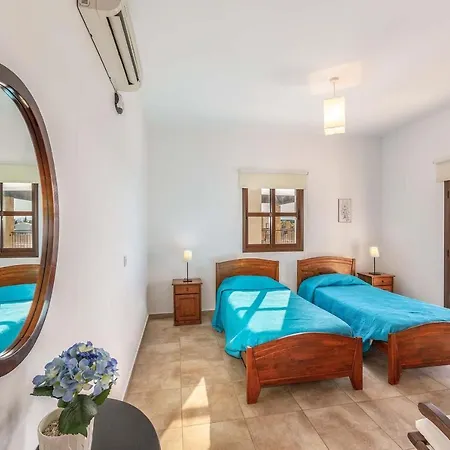 Helena Villa Coral Bay